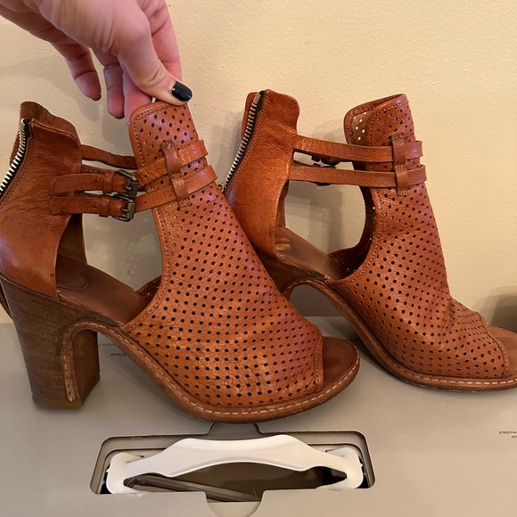 Buttero (Italian brand) pure leather sandals - Picture 1 of 5